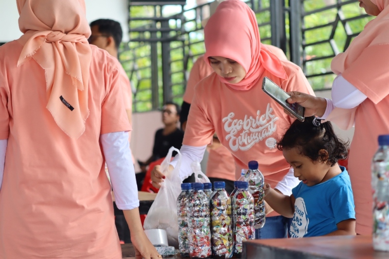 Suasana event Ecobrick Fest yang digelar oleh ITB bersama Komunitas Selayar Bebas Sampah Plastik di Kepulauan Selayar, Sulawesi Selatan (Foto: Dok. Organisasi Selayar Bebas Sampah Plastik)
