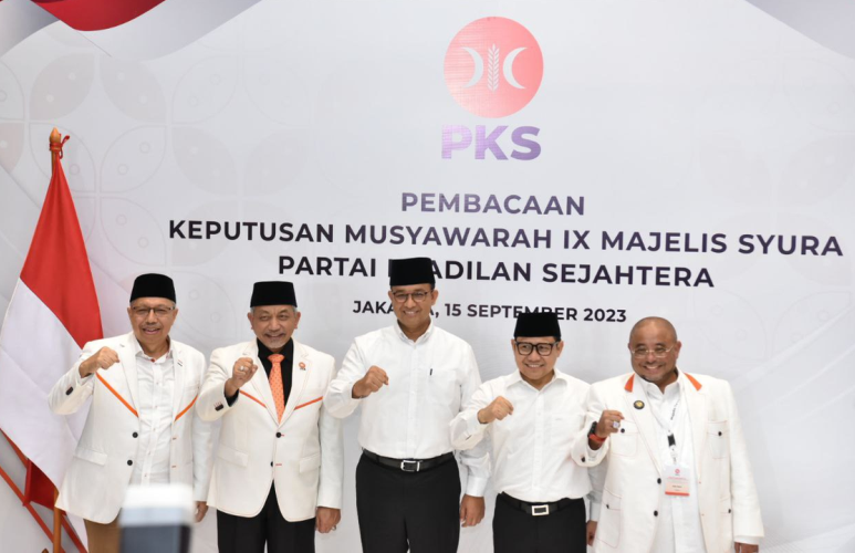 Pasangan capres dan cawapres Anies Baswedan-Muhaimin Iskandar bersama jajaran pimpinan DPP PKS seusai pengumuman hasil rapat Majelis Syura PKS di Jakarta, Jumat (15/09/2023)  (Foto: PKS.id)