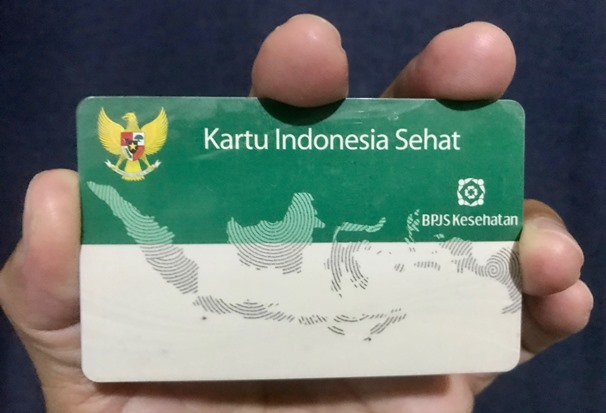 Kartu Indonesia Sehat yang dikeluarkan BPJS Kesehatan. (Foto: Quarta.id/Eros Amil Maj)