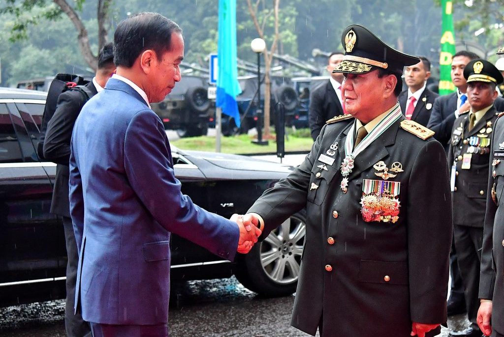 Presiden Jokowi dan Menhan Prabowo Subianto pada Rapat Pimpinan TNI-Polri Tahun 2024 di Markas Besar TNI, Cilangkap, Jakarta, Rabu (28/02/2024). (Foto: BPMI Setpres via setkab.go.id))



