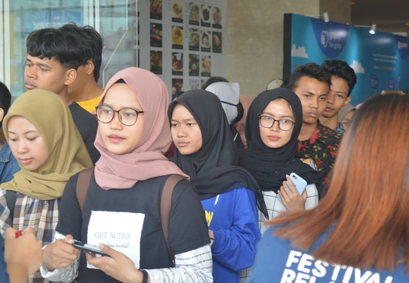 Sekumpulan anak muda pada sebuah kegiatan di Jakarta, baru-baru ini. Kalangan Gen Z didorong untuk memiliki bekal yang cukup saat memasuki dunia kerja. (Foto: Istimewa)