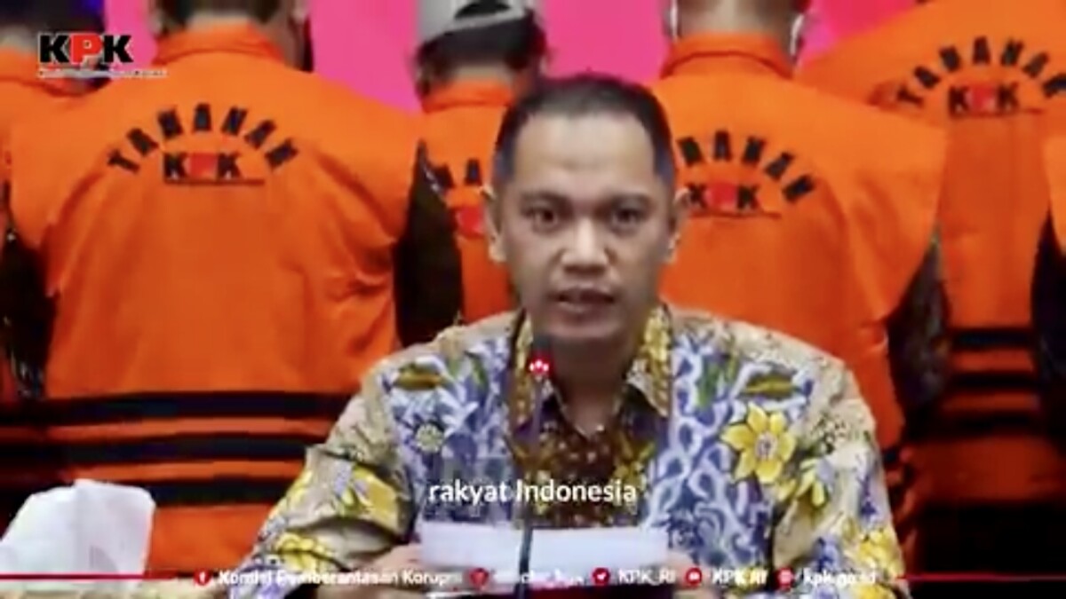 Pimpinan KPK Nurul Gufron menyampaikan permintaan maaf kepada masyarakat atas kasus pemerasan tahanan rutan yang melibatkan 15 orang pegawai KPK.  (Foto: X/KPK_RI/screenshot)