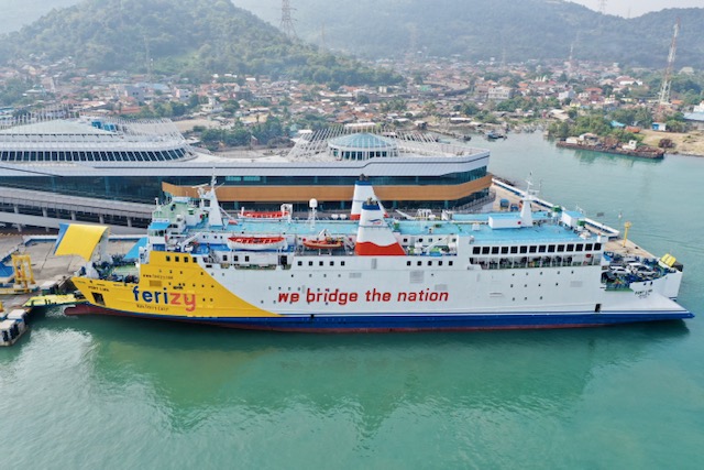 Ilustrasi: Kapal ASDP Ferry sedang bersandar di pelabuhan. (Foto: asdp.id)