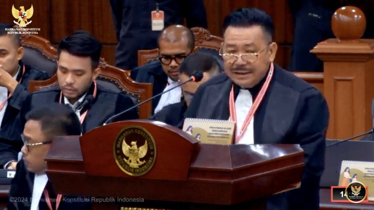Satu di antara  kuasa hukum Prabowo-Gibran, Otto Hasibuan menyampaikan tanggapan atas permohonan sengketa Pilpres 2024 di sidang Mahkamah Konstitusi (MK), Kamis (28/3/2024). (Foto: YouTube MK/Screenshot) 