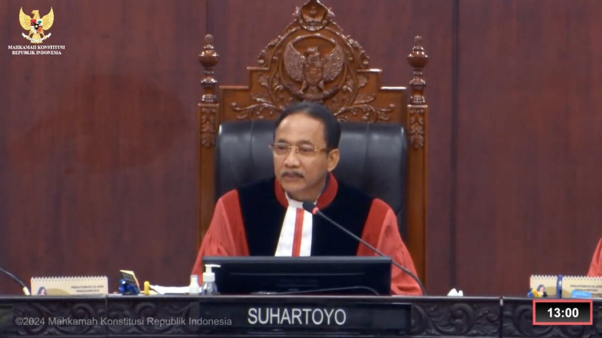 Ketua Mahkamah Konstitusi (MK) Suhartoyo memimpin sidang sengketa Pilpres 2024 di gedung MK, Kamis (28/3/2024). (Foto: YouTube MK/Screenshot)