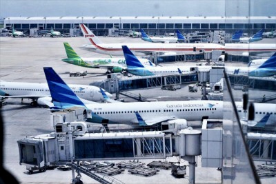 Ilustrasi pesawat parkir di Bandara Internasional Soekarno-Hatta, Jakarta di Cengkareng, Tangerang, Banten. (Foto: angkasapura2.co.id)
