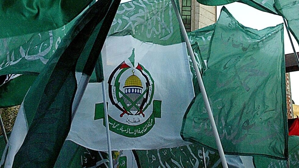 Bendera bergambar logo kelompok pejuang Palestina Hamas. (Foto: Bassem Tellawi, AP)