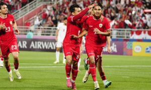 Marselino Ferdinan merayakan gol bersama dengan Witan Sulaiman pada pertandingan Grup A PIala Asia U-23 di Doha, Qatar, Minggu (21/4/2024). Indonesia menang 4-1 dan lolos ke babak perempat final.