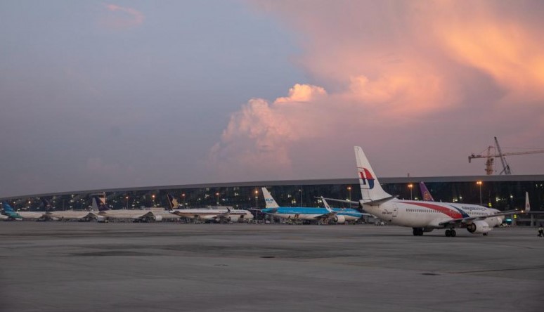 Pesawat udara terparkir di Bandara Internasional Soekarno-Hatta Jakarta di Cengkareng, Tangerang, Banten. (Foto: 2angkasapura2.co.id)