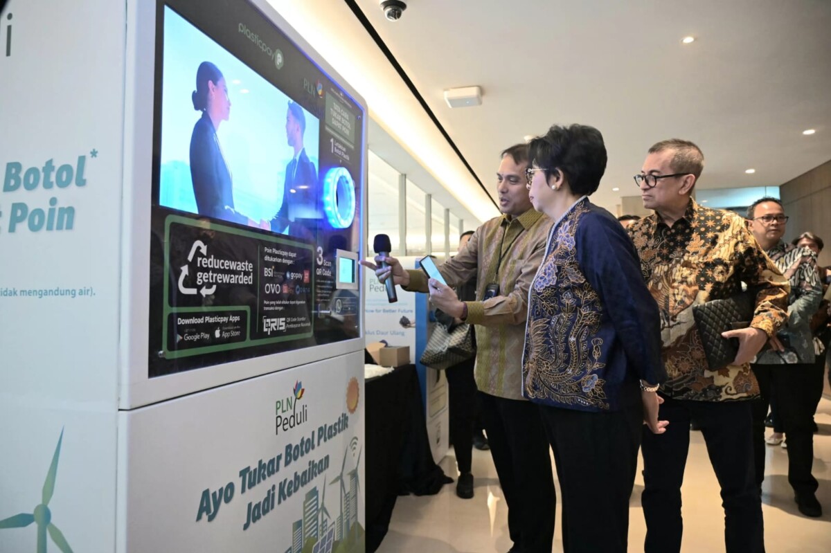 Fasilitas drop box sampah plastik pada salah satu kantor PT PLN. (Foto: bumn.go.id)