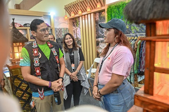 Menteri Pariwisata dan Ekonomi Kreatif, Sandiaga Uno saat mengunjungi pameran Deep and Extreme (DXI) 2024, Sabtu (1/6/2024). (Foto: Istimewa)