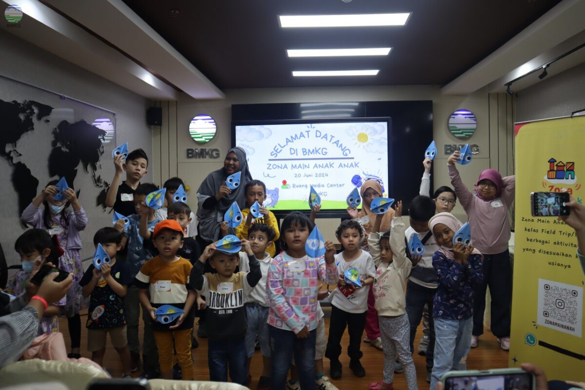 Aktivitas anak-anak saat berkunjung ke kantor BMKG. (Foto: bmkg.go.id)