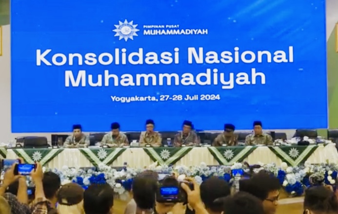 Pengurus PP Muhammadiyah menggelar konferensi pers tentang hasil Konsolidasi Nasional di Yogyakarta, Minggu (28/7/2024). (Foto: YouTube Muhammadiyah/Screenshot)  