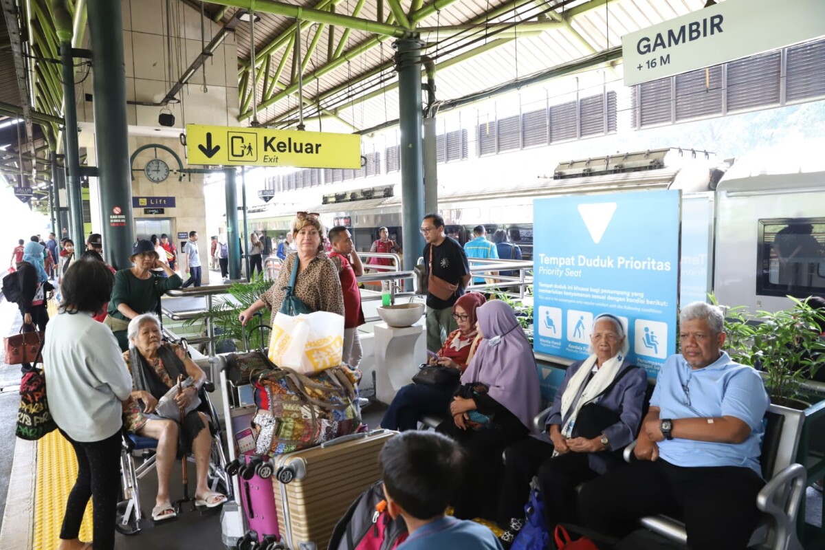 Suasana pada Stasiun Gambir Jakarta. PT KAI mengubah pola operasional perjalanan kereta api pada beberapa rute mulai Juli 2024. (Foto: kai.id)