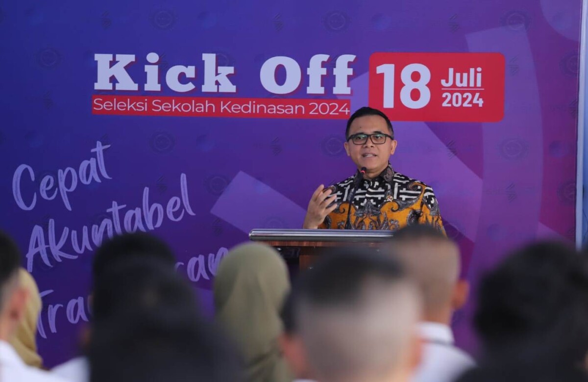 Menteri PANRB Abdullah Azwar Anas pada Kick Off Seleksi Sekolah Kedinasan Tahun 2024 di Kantor Badan Kepegawaian Negara (BKN) Pusat, Jakarta, Kamis (18/7/2024). (Foto: menpan.go.id)

 