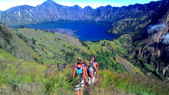 Gunung Rinjani di Pulau Lombok, Nusa Tenggara Barat (NTB). (Foto: rinjaninationalpark.com)