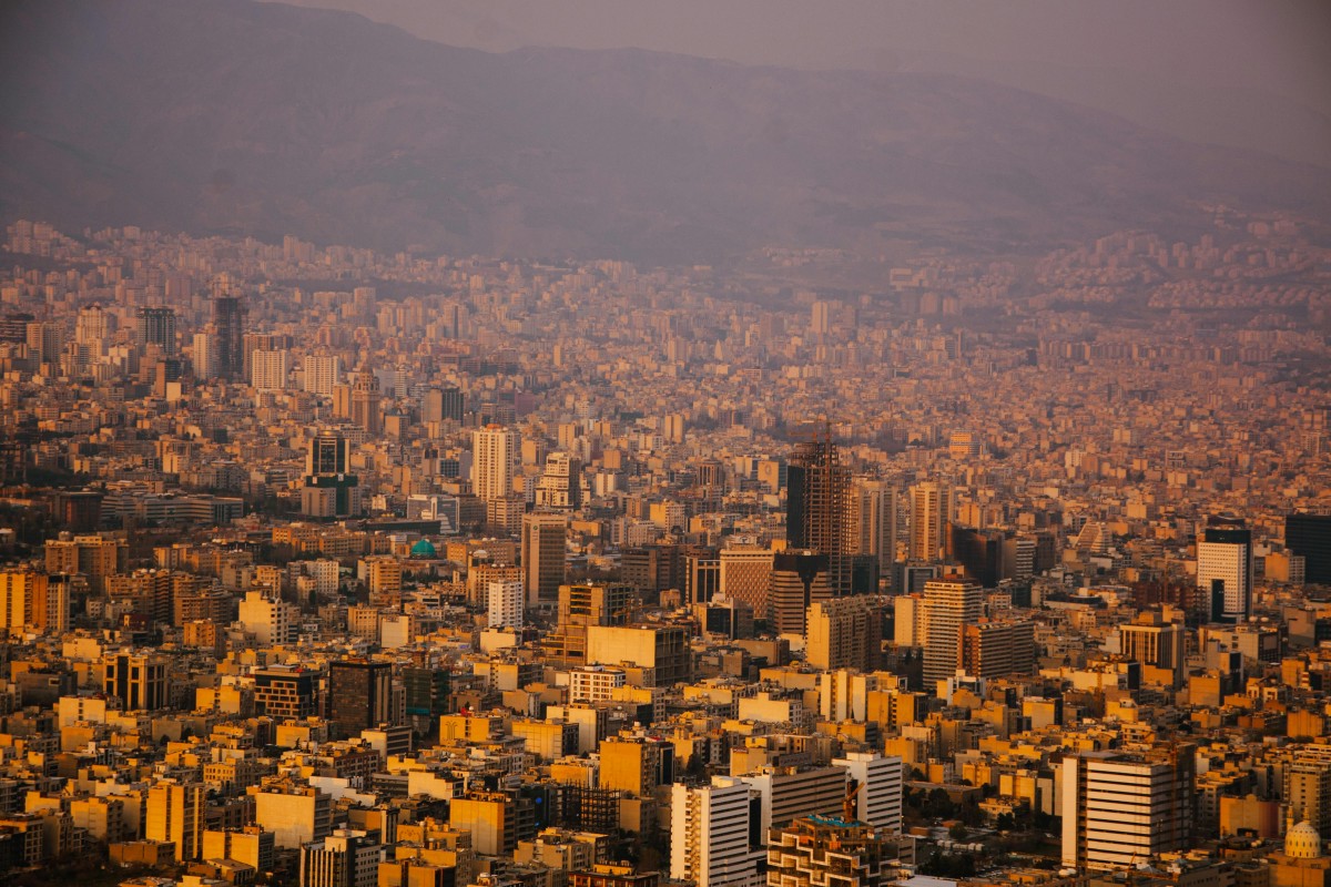 Pemandangan Kota Teheran, Iran, pada senja hari. (Foto: pexels.com)
