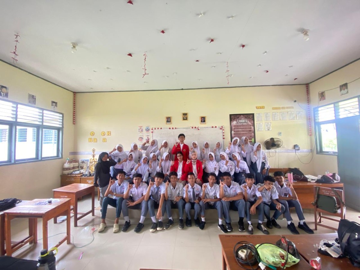 Kegiatan mahasiswa Unhas di SMA Negeri 22 Gowa. (Foto: Istimewa)