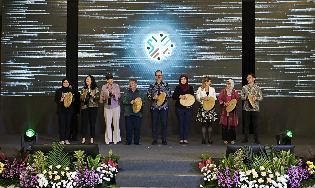 Seremoni peluncuran SLPI Fase II bersama Pemerintah Indonesia, Pemerintah Swiss, UNDP, dan mitra lanskap. (Foto: undp.org)