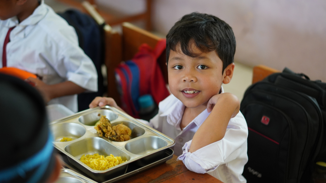 Ilustrasi anak sekolah menikmati menu MBG. (Foto: bgn.go.id)